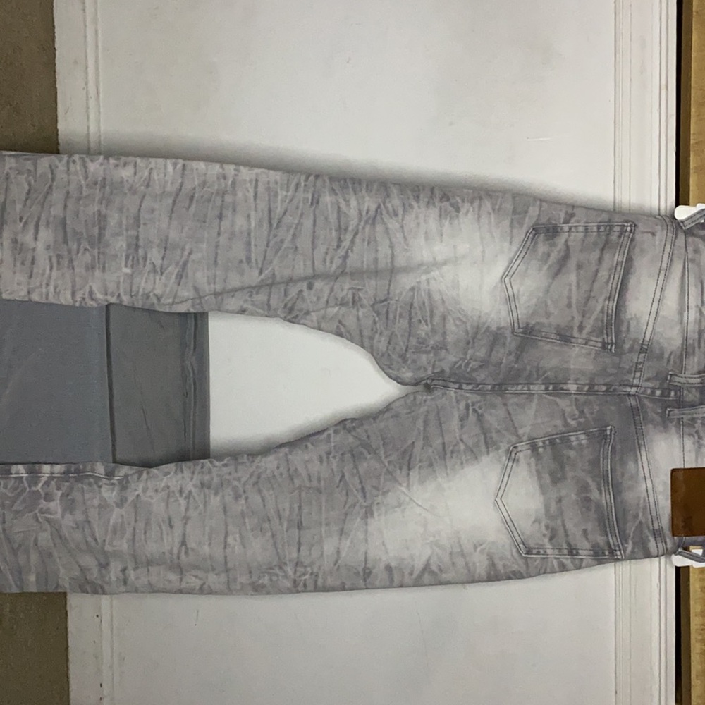 Stylish Grey Jeans - Picture 2 of 3
